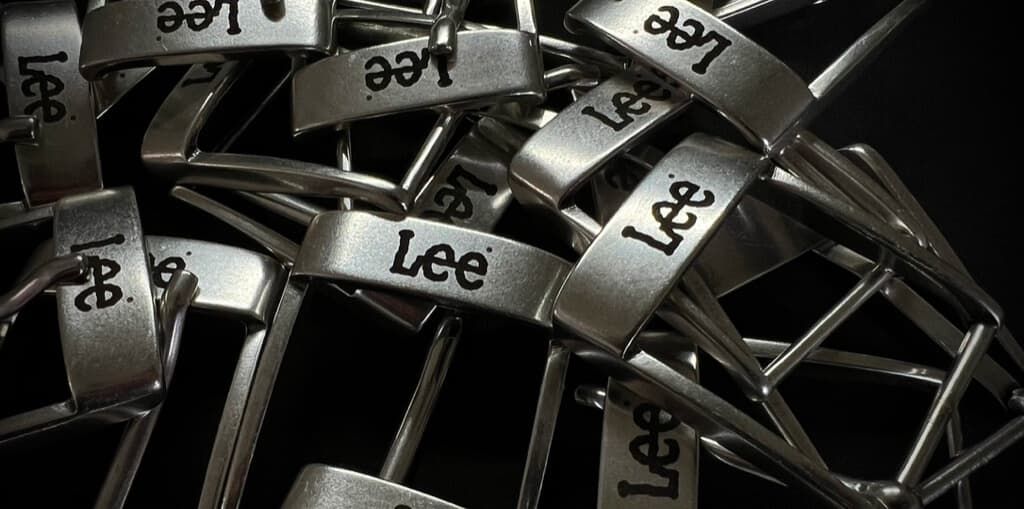 Grawerowanie laserowe elementu metalowego w przemyśle