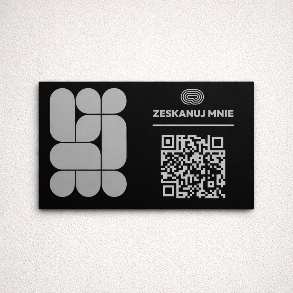 Tabliczka QR dla firmy lub lokalu umieszczona w miejscu kontaktu z klientem