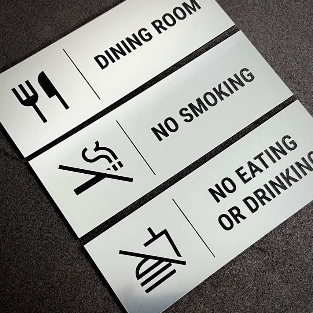 Tabliczka na drzwi samoprzylepne do biura w kolorze srebrnym