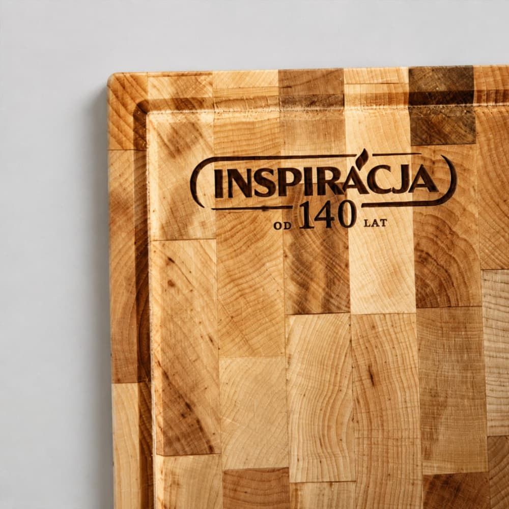 Drewniana deska z jubileuszowym grawerem Inspiracja 140 lat