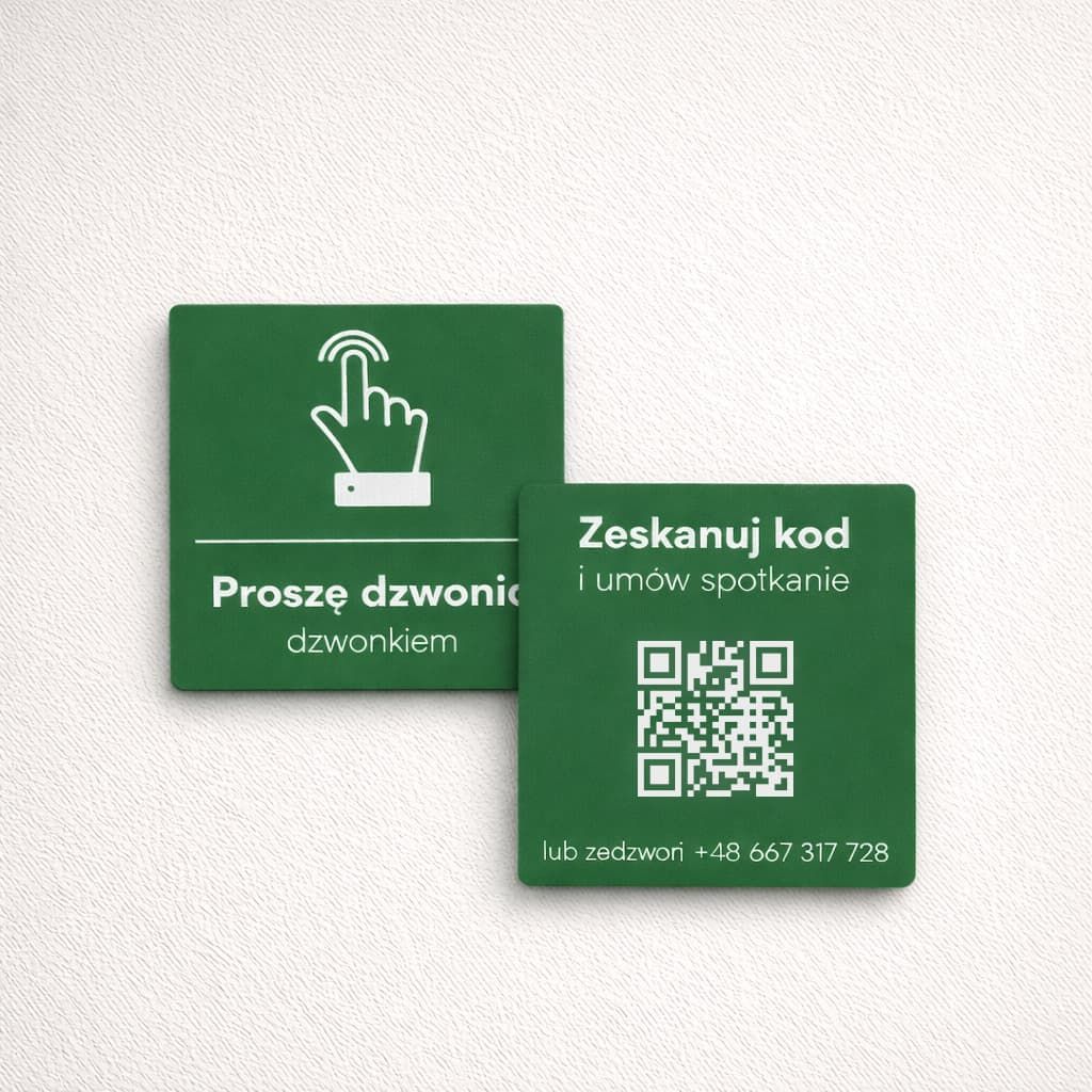 Tabliczka QR przy wejściu lub w ogródku lokalu do użytku na zewnątrz