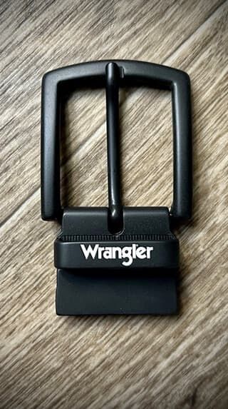 Grawerowanie laserowe na aluminium - metalowa klamra do paska Wrangler