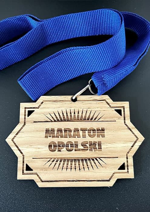 Medale drewniane w kształcie geometrycznym na Maraton Opolski.
