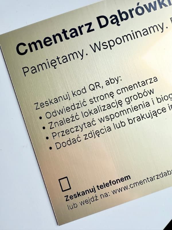 Tabliczka zewnętrzna tabliczka informacyjna grawerowana z kodem QR dla cmentarza