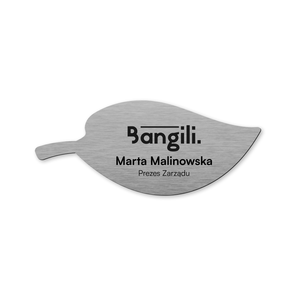 Elegancki identyfikator z grawerowanym logo na tle z laminatu