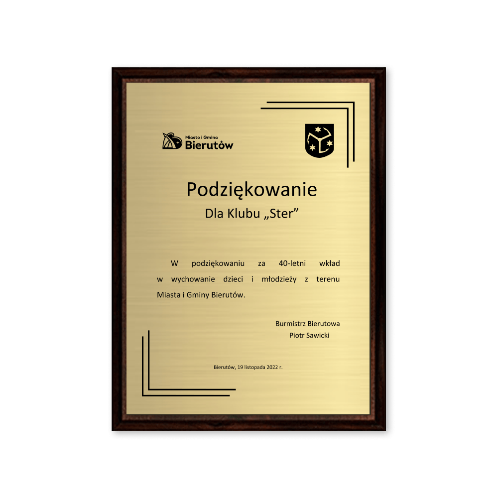 Dyplom na drewnianym podkładzie z wzorem grawerowanym laserowo