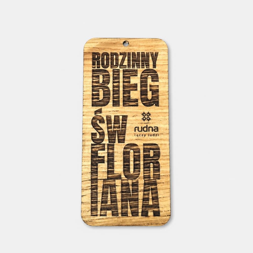 Prostokątny drewniany medal z grawerem na Rodzinny Bieg Św. Floriana