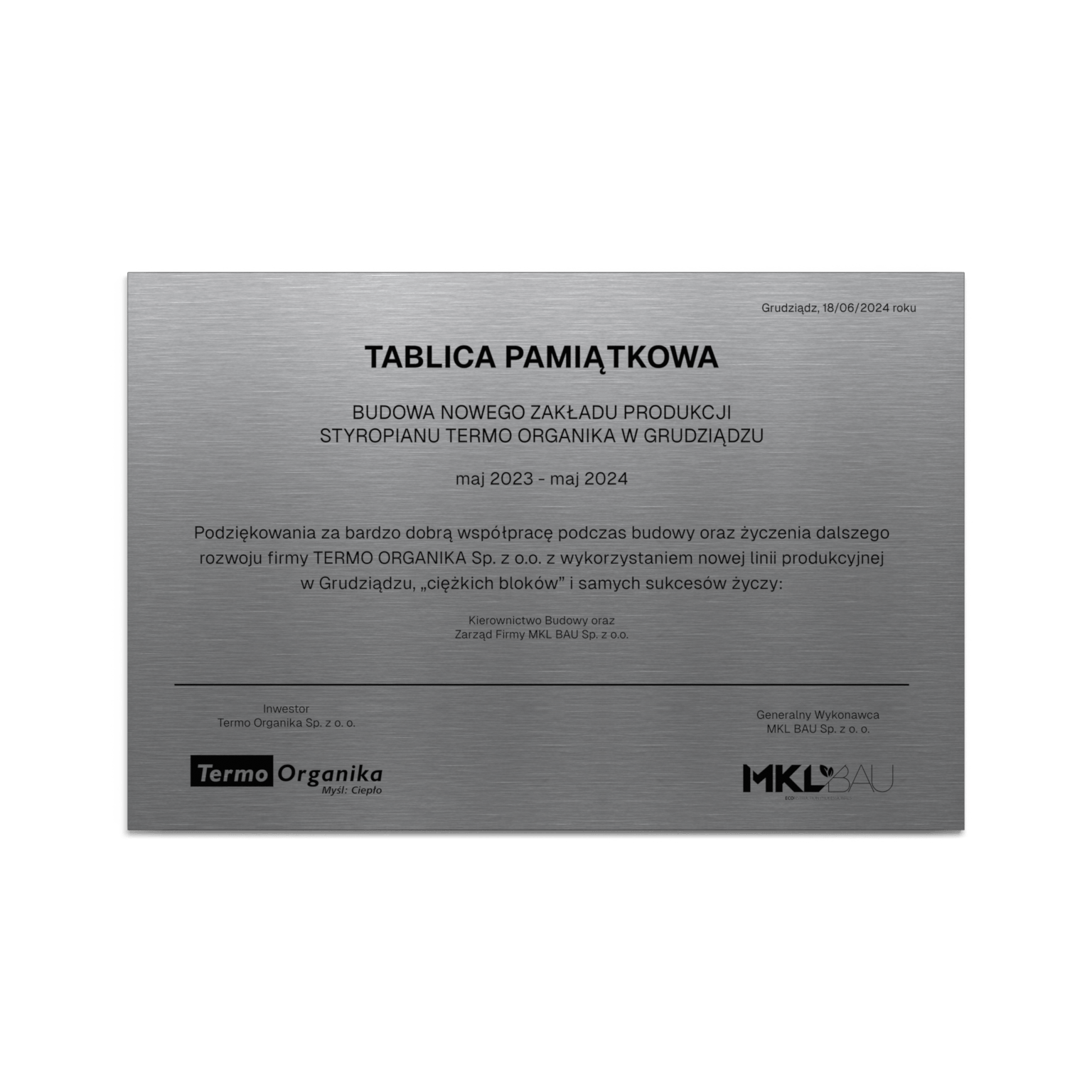 Tabliczka pamiątkowa w kolorze stali nierdzewnej z podziękowaniem za budowę zakładu, z logo inwestora i wykonawcy