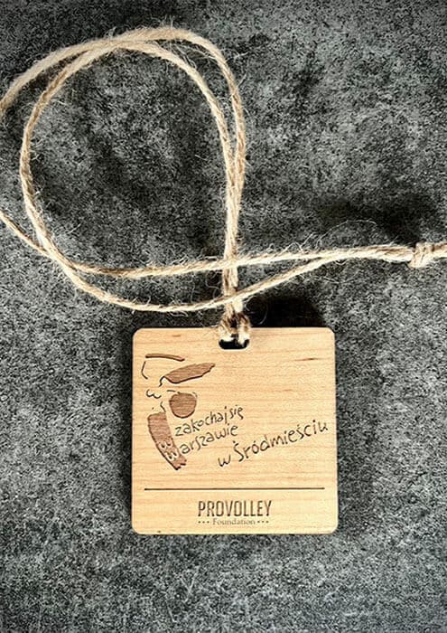 Indywidualnie zaprojektowany medal drewniany z grawerowaniem