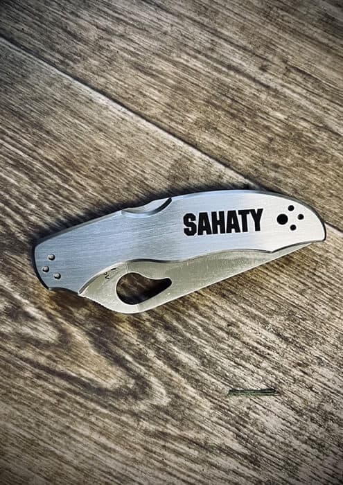 Metlowy scyzoryk z grawerem laserowym dla firm