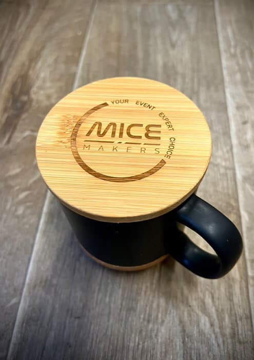 Pokrywka drewniana kubka z logo grawerowanym