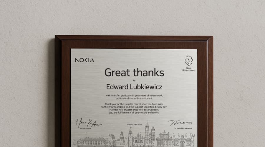 Dyplom grawerowany na drewnianym podkładzie MDF z tabliczką z laminatu grawerskiego