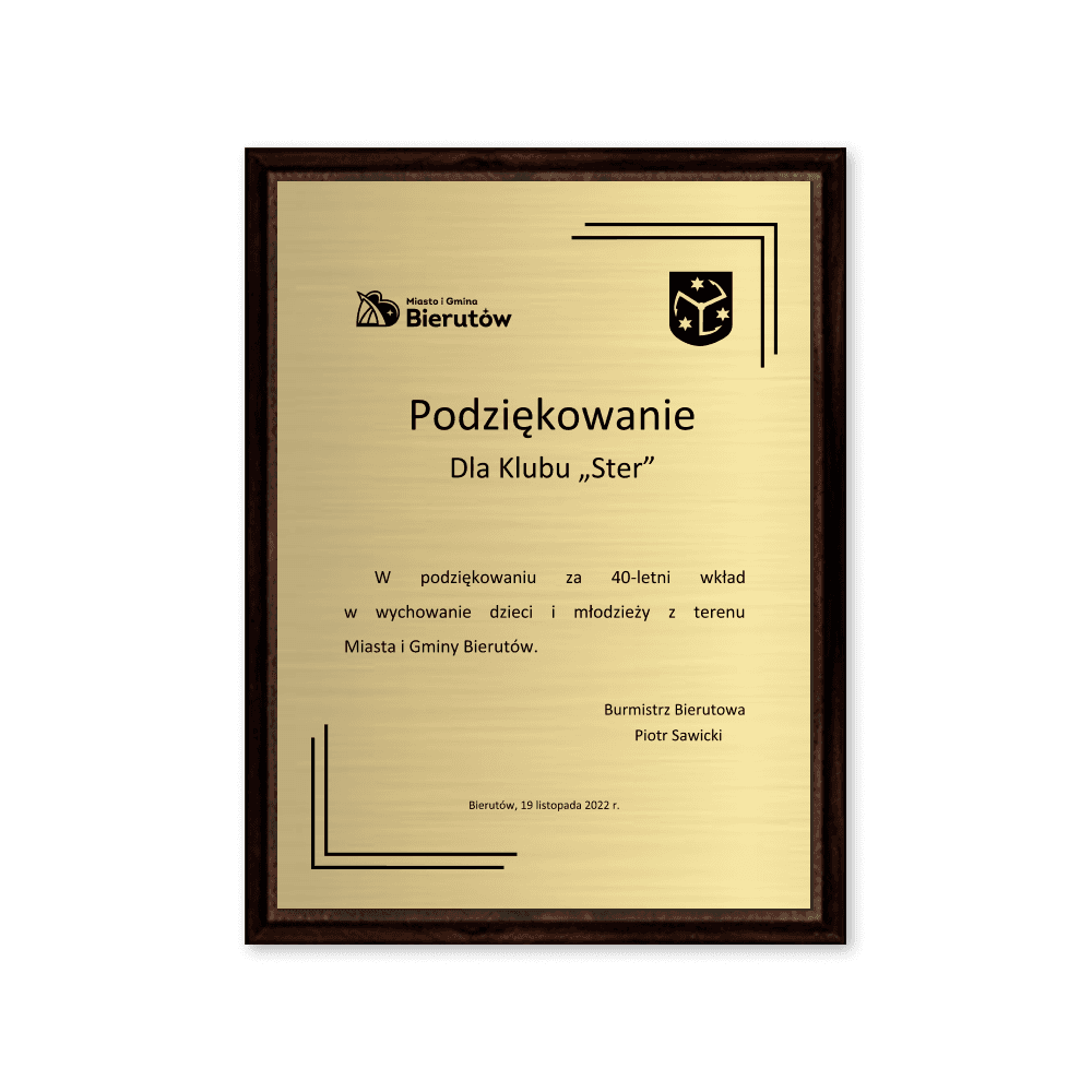 Personalizowany dyplom grawerowany na drewnie z wyszukanym projektem