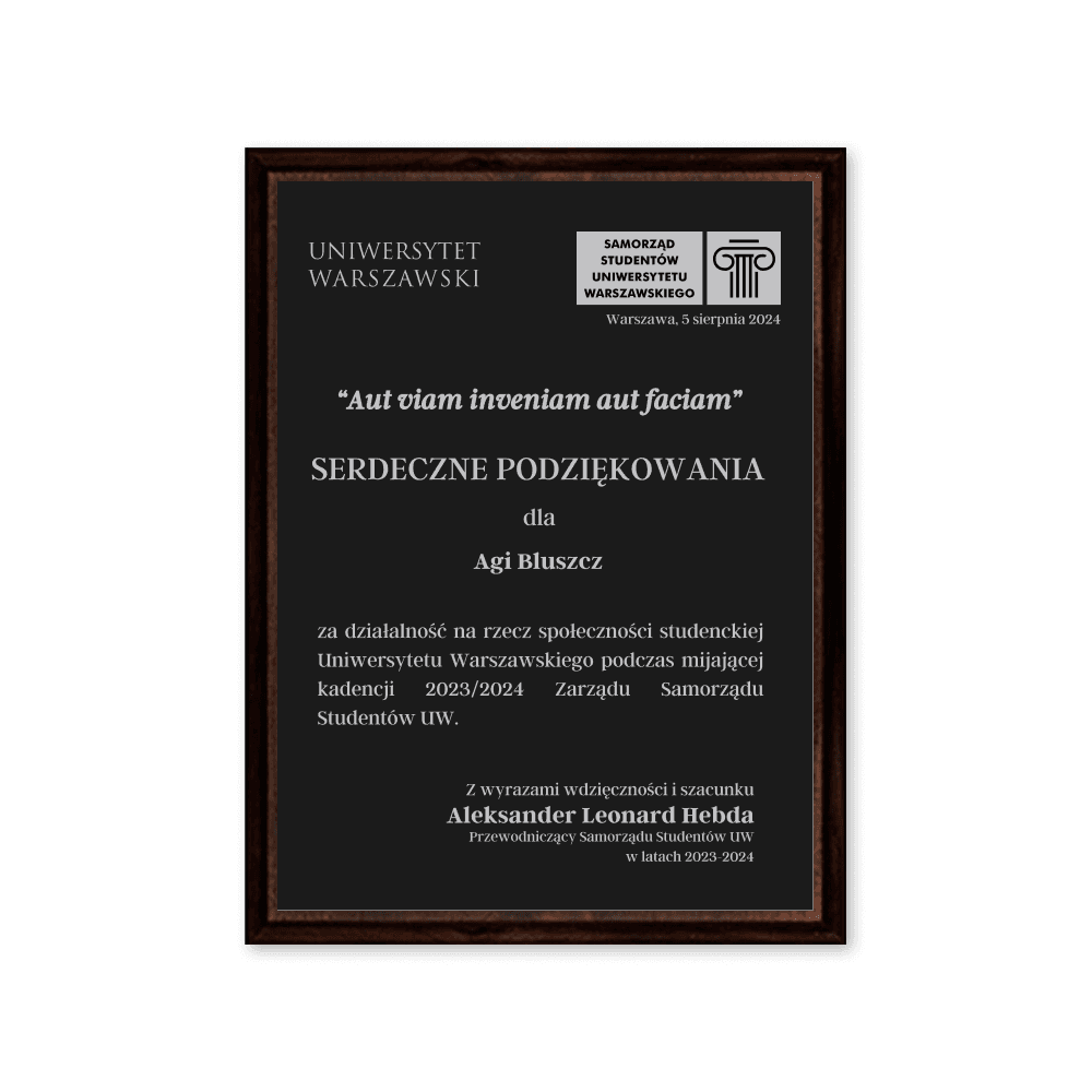 Dyplom na drewnianym podkładzie z unikatowym wzorem grawerowanym laserowo