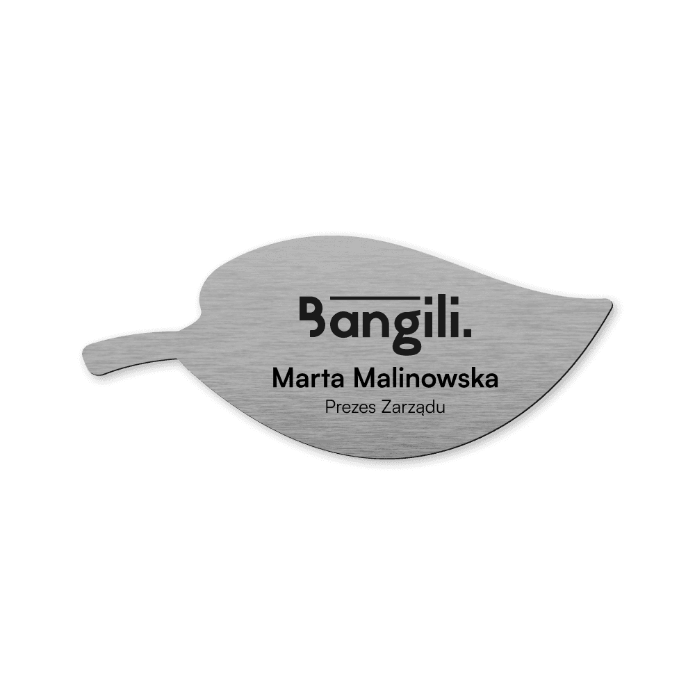 Elegancki identyfikator z grawerowanym logo na tle z laminatu