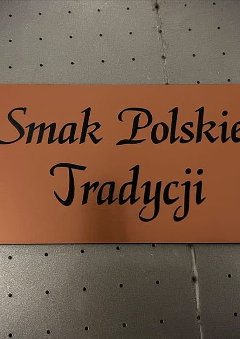 Tabliczka pamiątkowa z grawerunkiem na laminacie grawerskim z okazji urodzin w metalicznym odcieniu