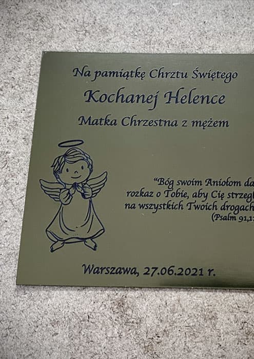 Elegancka tabliczka pamiątkowa z wygrawerowanym wzorem na laminacie grawerskim
